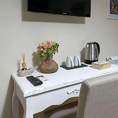 Apollo Bed and Breakfast 3*